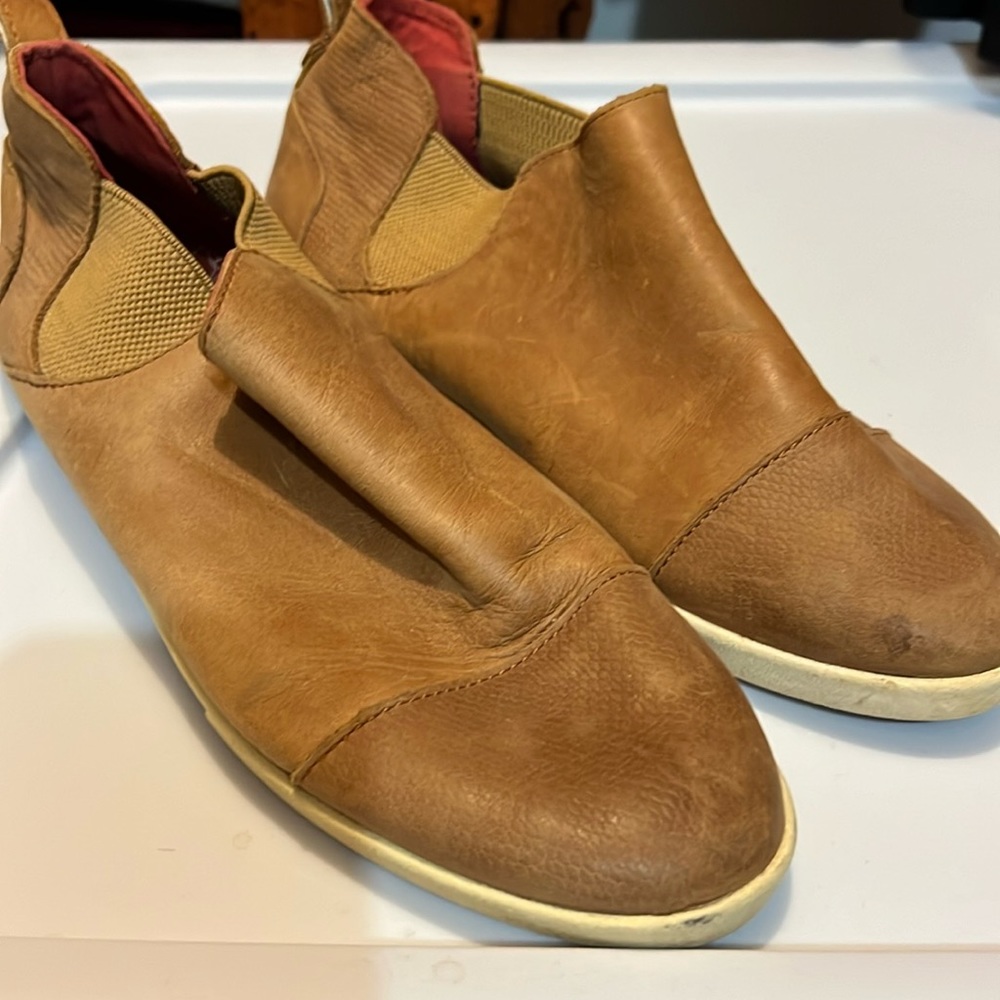 Leather shoes